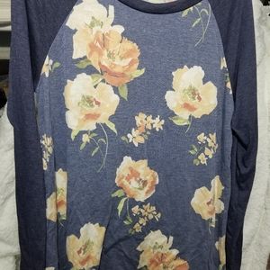 NWOT 3/4 sleeve floral raglan
